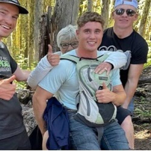 STRANGER CARRIES ELDERLY HIKER ON HIS BACK AFTER SHE FELL AND WAS UNABLE TO WALK