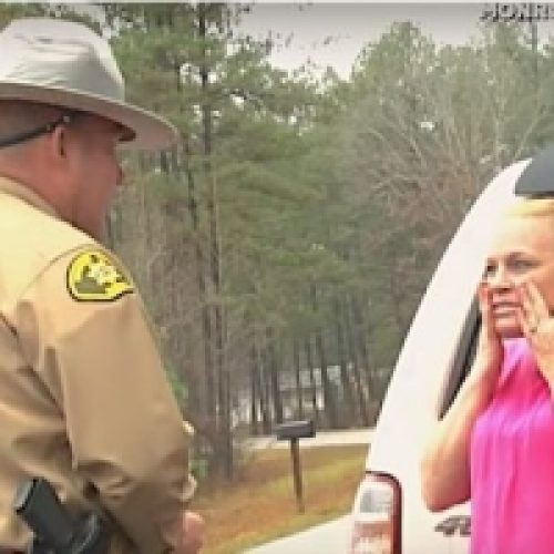 DEPUTIES SPREAD HOLIDAY CHEER WITH CASH SURPRISES