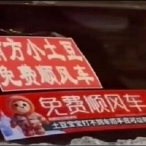 HARBIN RESIDENTS OFFER FREE RIDES TO SOUTHERN TOURISTS IN SNOWY WEATHER
