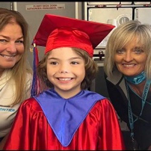 FRONTIER AIRLINES CREW’S THOUGHTFUL GESTURE TURNS DISAPPOINTMENT INTO JOY