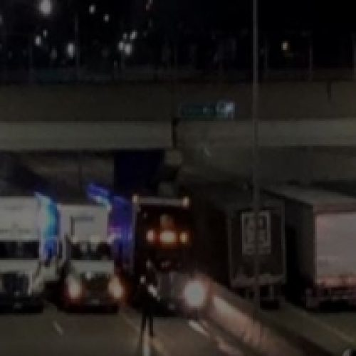 TRUCK DRIVERS UNITE TO SAVE SUICIDAL MAN: A POWERFUL DISPLAY OF HUMANITY.